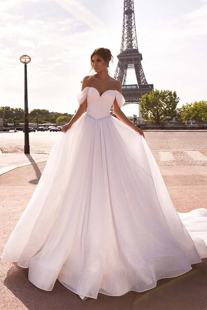 Izumrud wedding dress by Oksana Mukha. Shop online