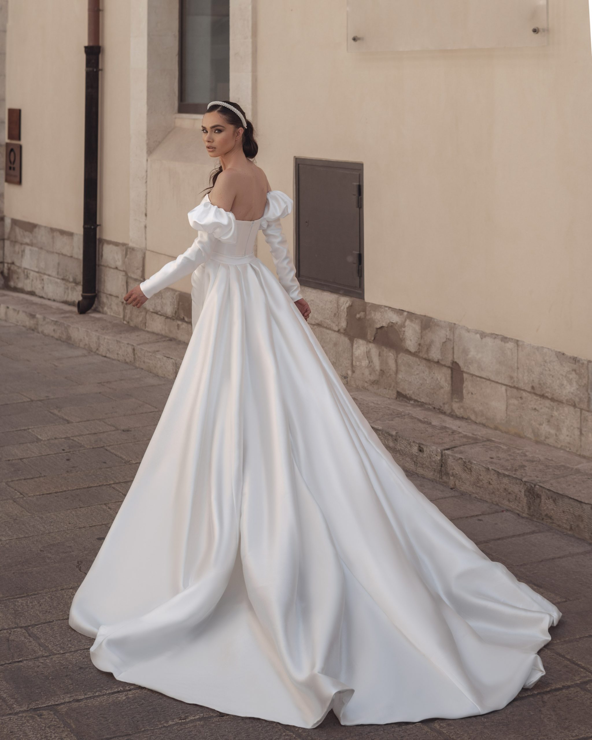 Lucia • Ana Koi Bridal