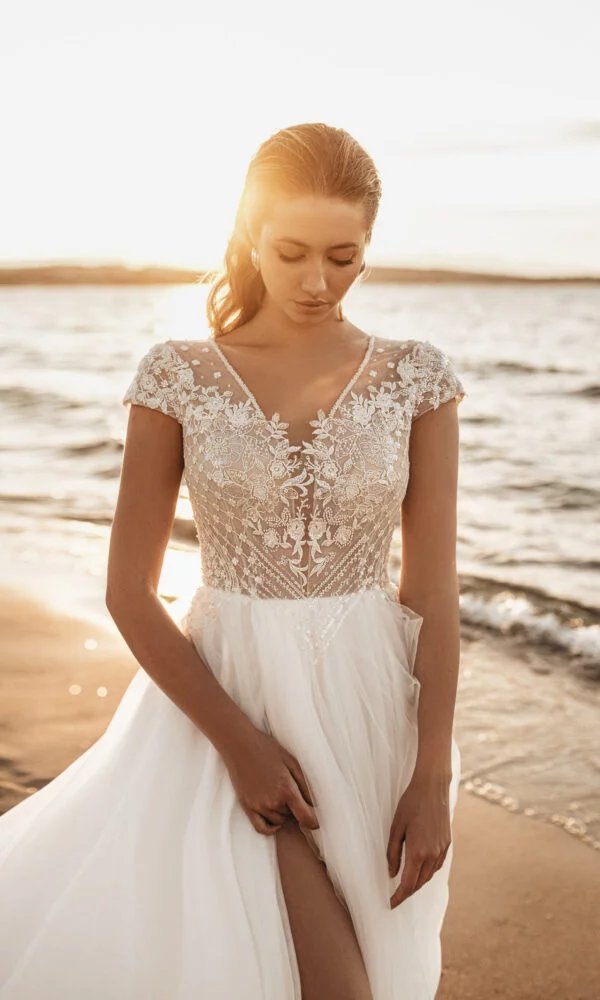 beach wedding dresses canada A-line Off-the-shoulder Beach Lace Wedding Dress Tulle Lace Long Brida main image 0